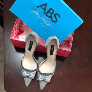 Light grey suede pumps